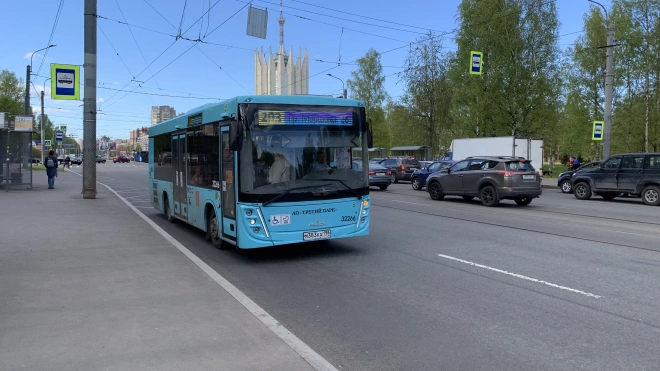 "Беспредел и беззаконие": петербуржцы отреагировали на очередное нарушение ПДД водителем социального автобуса