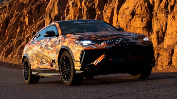Обновлённый Lamborghini Urus показался на свежих фото и установил новый рекорд