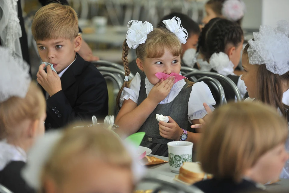 Детский диетолог объяснила, почему на обед ребенку так важен суп и хлеб