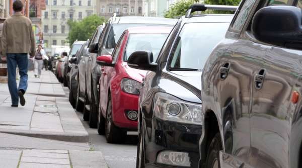 Петербуржцы уже начали оформлять парковочные разрешения для платной зоны в центре