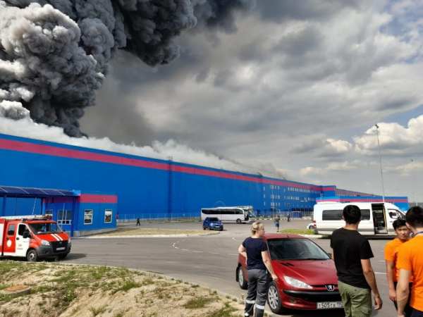 Один человек погиб и 13 пострадали при пожаре на складе Ozon в Подмосковье
