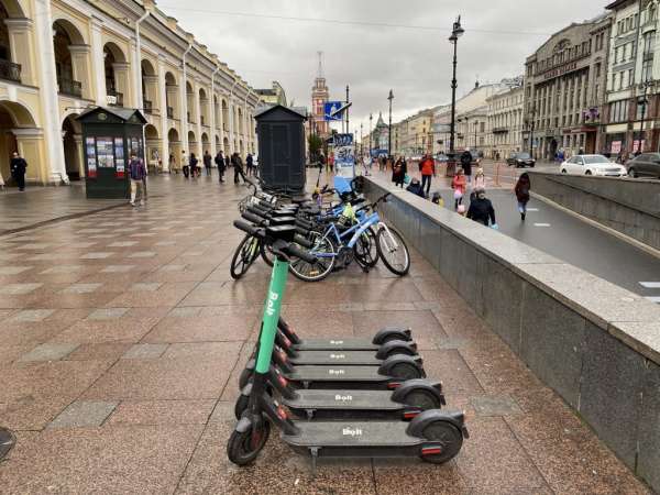 Эксперты предложили методы борьбы с нарушениями электросамокатчиков в Петербурге