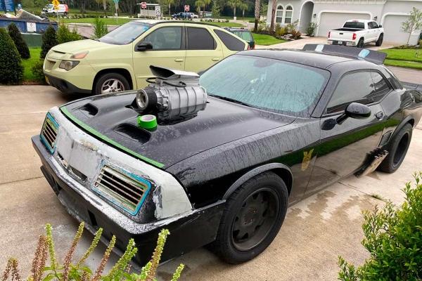 Посмотрите на Dodge Challenger Hellcat в стиле Pursuit Special из «Безумного Макса»
