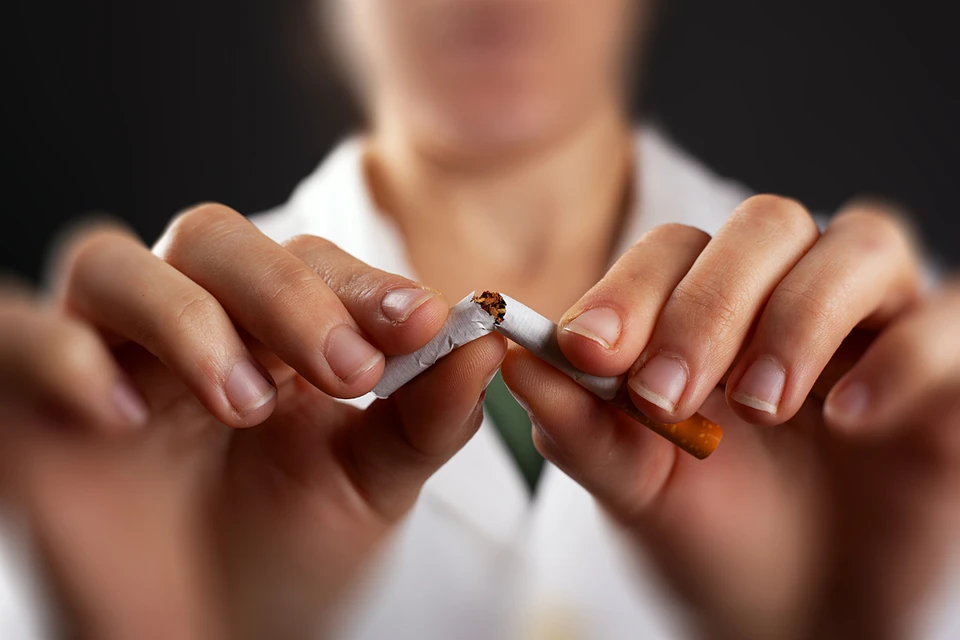 Выйти из сигаретного рабства: психолог объяснила, почему бросать курить легче вместе