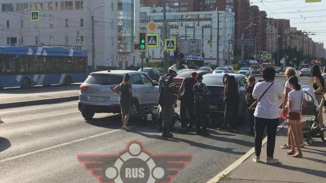 Мотоциклист погиб в ДТП на Ленинском проспекте