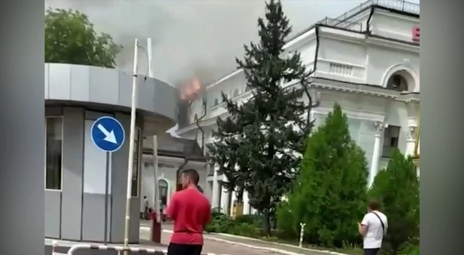 Мэр Донецка Кулемзин сообщил о пожаре в здании железнодорожного вокзала после обстрела0