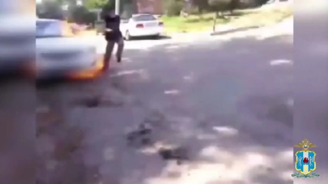 Супруги подожгли автомобиль российского полицейского с символом Z