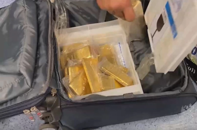 Перехваченные в московском аэропорту 225 килограммов золота попали на видео1