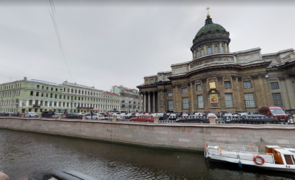 В канале Грибоедова петербуржцы заметили утопленника в трусах