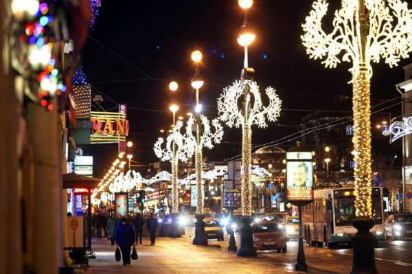 К Новому году Петербург планируют украсить более чем на 600 млн