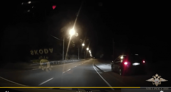 На Выборгском шоссе полиция со стрельбой задержала неадекватного водителя