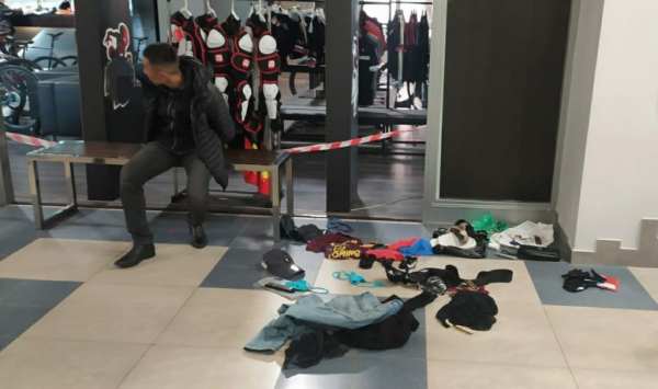 Рецидивист спрятался в туалете петербургского ТЦ и ночью проник в спортивный магазин