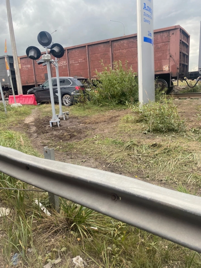 ДТП с грузовым поездом и BMW вызвало пробку на Волхонском шоссе2