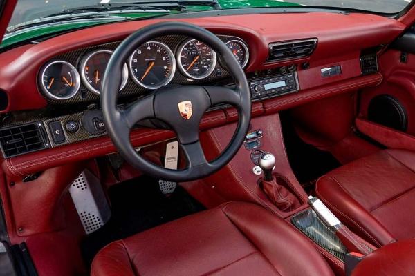 На аукцион выставлен доработанный кабриолет Porsche 911 Carrera 1984 с турбомотором