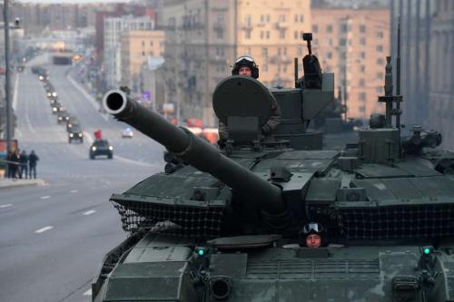 Минобороны РФ вооружит новые части ЗВО новейшими танками Т-90 «Прорыв» 