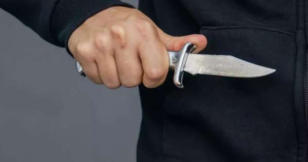 В Невском районе мужчине ножом проткнули почку и чуть не отрезали ухо