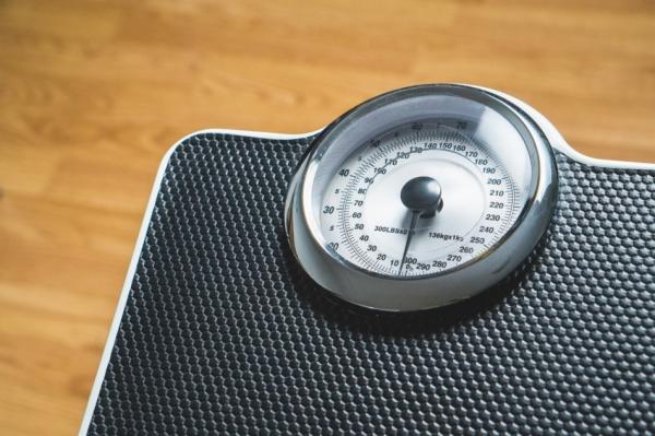 Небольшой избыточный вес: люди с лишним весом живут дольше худых 