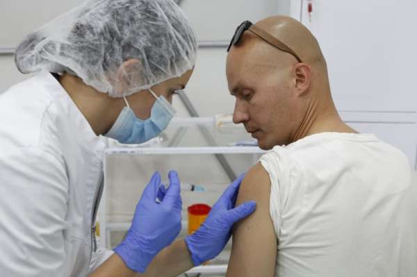 Петербуржцы могут привиться от гриппа в 30 мобильных пунктах