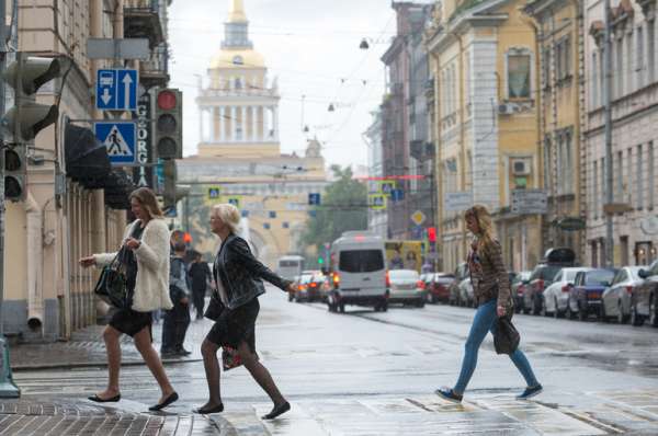 Рабочая неделя в Петербурге завершается дождями и сильно пониженным атмосферным давлением