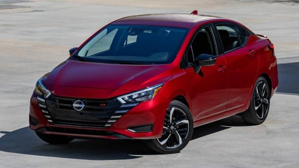 Бюджетный седан Nissan Versa для США: рестайлинг на фоне обвала продаж