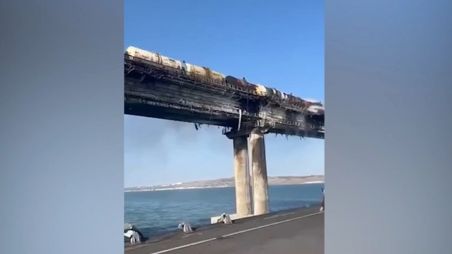 Спасатели потушили пожар на Крымском мосту0