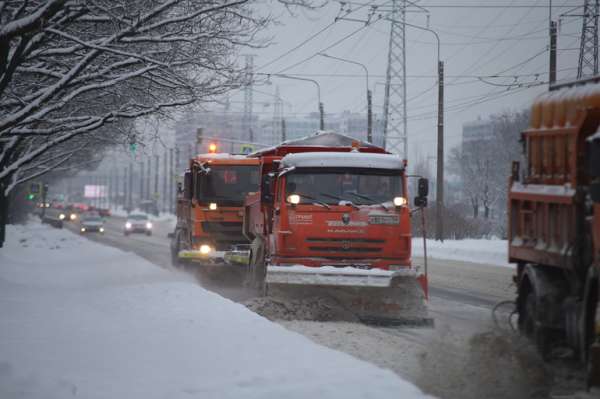 Грядущей зимой за чистоту улиц Петербурга будут отвечать более 1,6 тысячи спецмашин