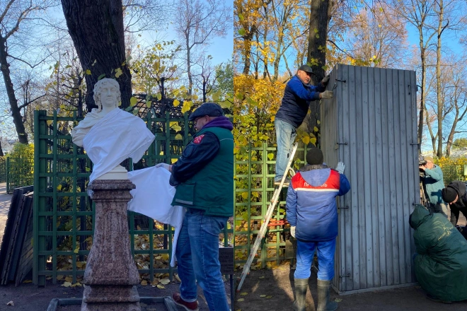 Скульптуры в Летнем саду укрывают на зиму от холодов в специальные футляры 