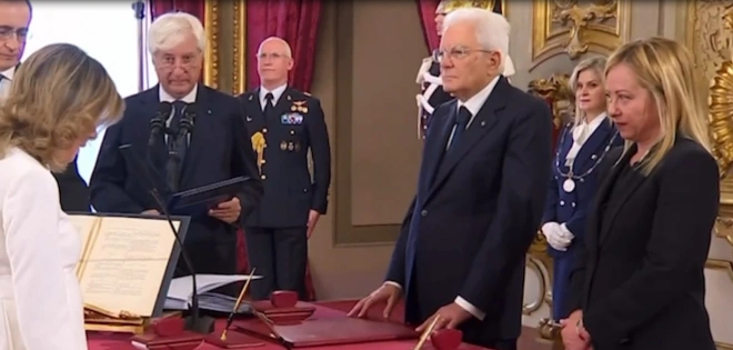 Новый премьер-министр и правительство Италии приведены к присяге0