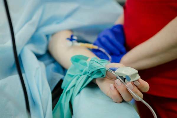 Девятиклассница с Приморского проспекта в тяжелом состоянии угодила в больницу после лекарства для повышения мышечного тонуса