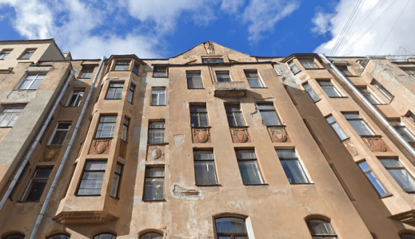 В Петербурге отремонтируют сбитый семь лет назад барельеф Мефистофеля на доме работы Лишневского