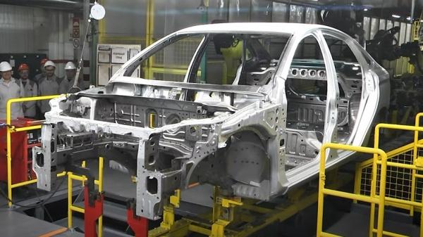 АВТОВАЗ готовится к перезапуску Lada Vesta: сварены первые три кузова