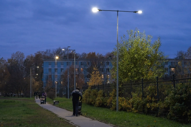 В квартале около парка Авиаторов завершилась реконструкция освещения