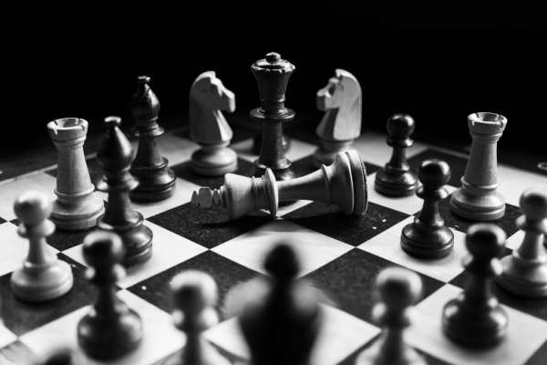 Американского шахматиста Ниманна обвинили в жульничестве в более 100 шахматных онлайн-партий
