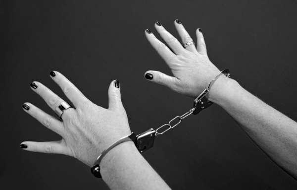 В Тихвине задержали женщину, вскрывшую сейф в отделении &#171;Почты России&#187; ради погашения микрозайма
