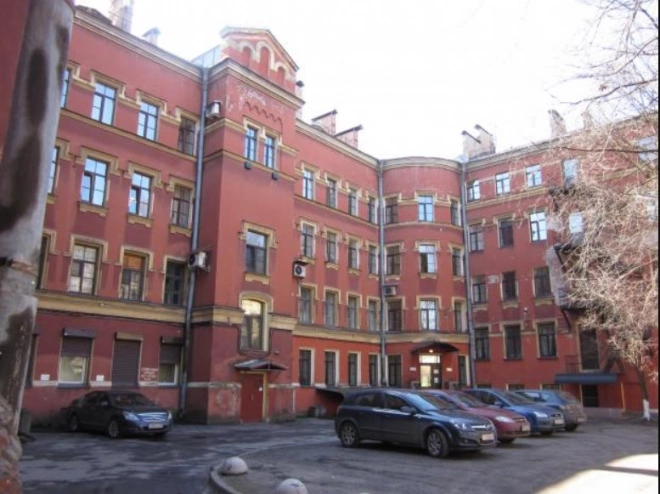 РПЦ попросила Смольный отдать часть здания бывшей богадельни на Черняховского