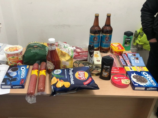 В Ленобласти росгвардейцы задержали посетителя магазина, укравшего продукты стоимостью более 5 тысяч рублей1
