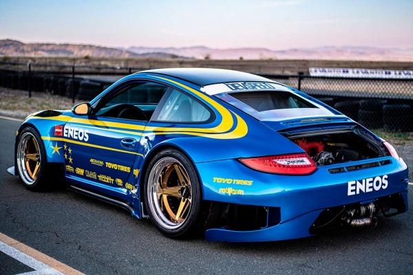 На SEMA-2022 показали сумасшедший Porsche 911 GT3 с мотором от Subaru