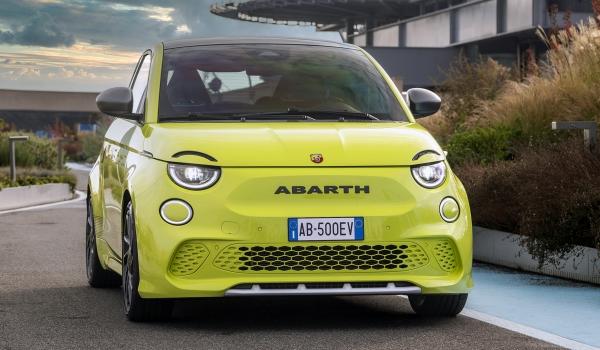 Abarth 500e стал первым электромобилем марки