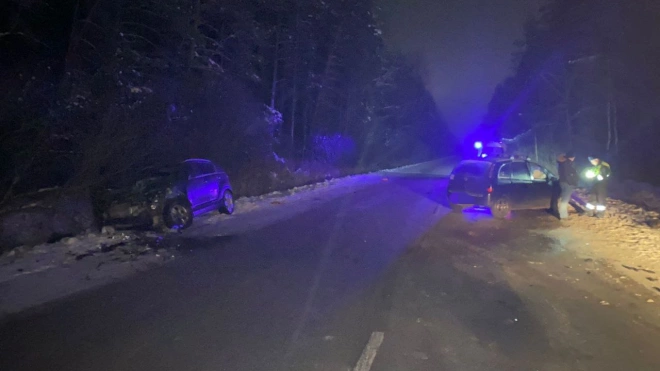 Пассажирка пострадала при лобовом столкновении Kia и Opel на дороге около Тосно