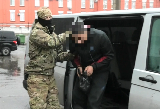 На Алтае ФСБ задержала иностранца за попытку завербовать знакомого в запрещенное ИГ*0