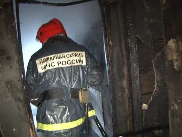 В Выборгском районе 15 пожарных тушили огонь в коммуналке