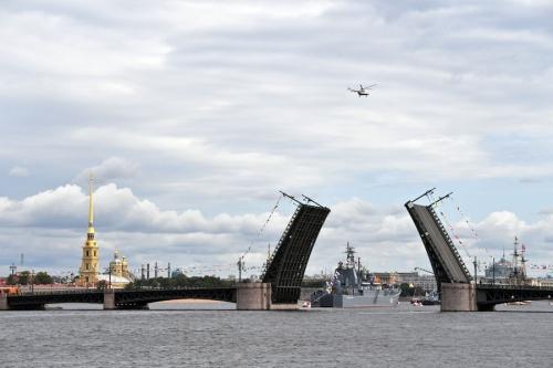 В Санкт-Петербурге уровень воды в Неве поднялся до «опасной» отметки 