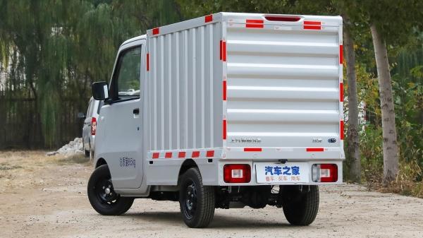 Очередной курьёз из Китая: узкий одноместный грузовик Wuling E10 с электромотором