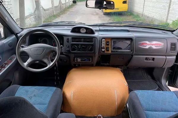 Любопытный гибрид старого УАЗ-452Д с Mitsubishi Pajero Sport продают за 1,4 млн руб