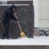 Смольный: для уборки дворов зимой в Петербурге наймут более 4,3 тысячи дворников - Новости Санкт-Пет...