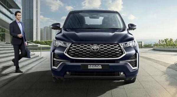 Безрамный кроссвэн Toyota Innova представлен под другой «фамилией»