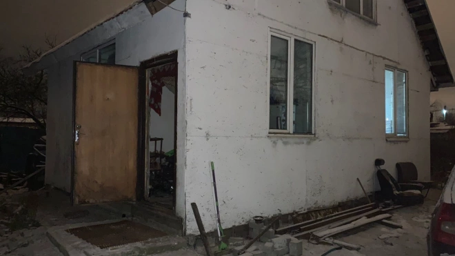 В частном доме на дороге в Рыбацкое мужчина зарезал сожительницу