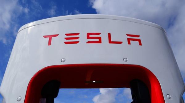 Tesla отзывает 321 тысячу электрокаров в США