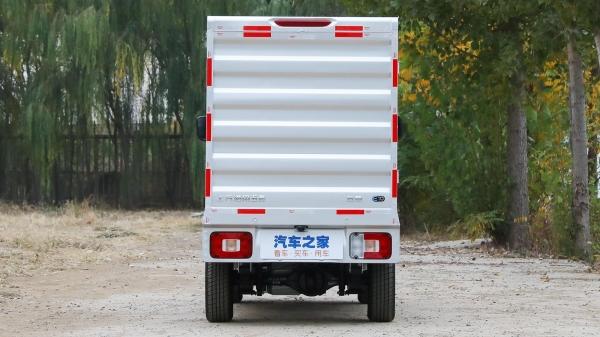 Очередной курьёз из Китая: узкий одноместный грузовик Wuling E10 с электромотором