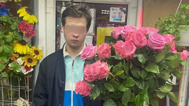 В Выборгском районе задержала вора с букетом роз стоимостью 8 тысяч рублей